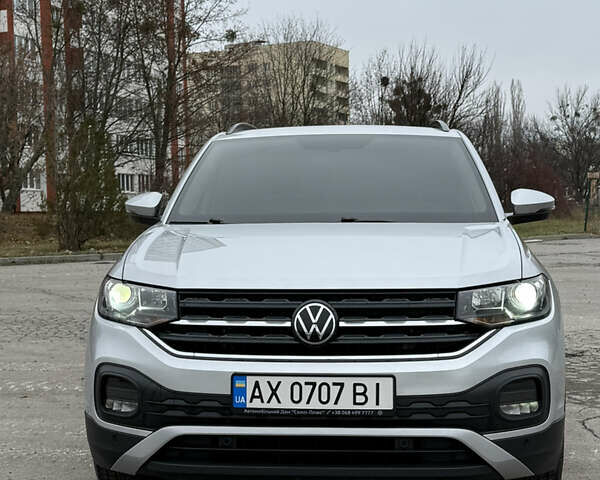 Серый Фольксваген T-Cross, объемом двигателя 1 л и пробегом 54 тыс. км за 19000 $, фото 9 на Automoto.ua