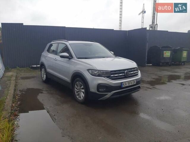 Серый Фольксваген T-Cross, объемом двигателя 1 л и пробегом 53 тыс. км за 19000 $, фото 2 на Automoto.ua
