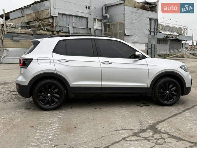 Серый Фольксваген T-Cross, объемом двигателя 1 л и пробегом 54 тыс. км за 19000 $, фото 3 на Automoto.ua