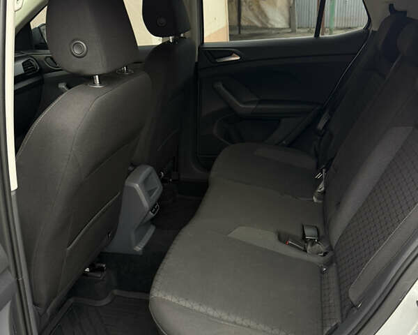 Серый Фольксваген T-Cross, объемом двигателя 1 л и пробегом 54 тыс. км за 19000 $, фото 25 на Automoto.ua