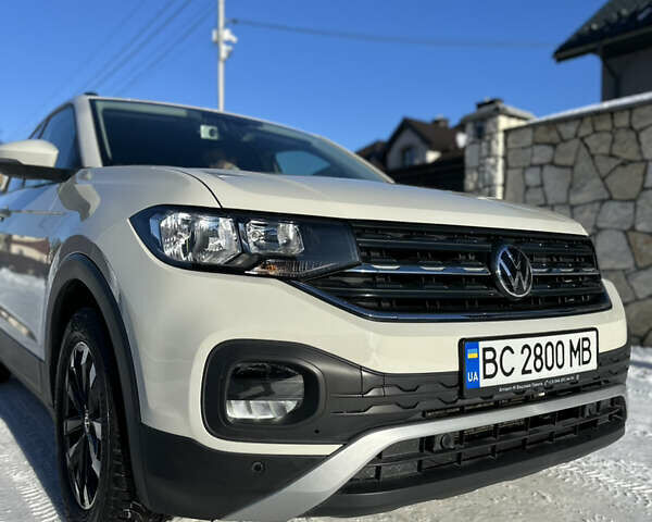 Серый Фольксваген T-Cross, объемом двигателя 1 л и пробегом 24 тыс. км за 24500 $, фото 2 на Automoto.ua