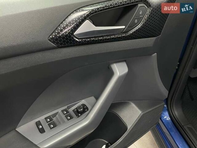 Синий Фольксваген T-Cross, объемом двигателя 1.6 л и пробегом 135 тыс. км за 19990 $, фото 17 на Automoto.ua