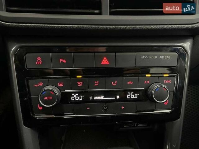 Синий Фольксваген T-Cross, объемом двигателя 1.6 л и пробегом 135 тыс. км за 19990 $, фото 37 на Automoto.ua