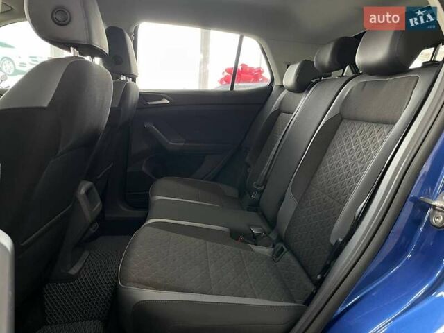 Синий Фольксваген T-Cross, объемом двигателя 1.6 л и пробегом 135 тыс. км за 19990 $, фото 44 на Automoto.ua