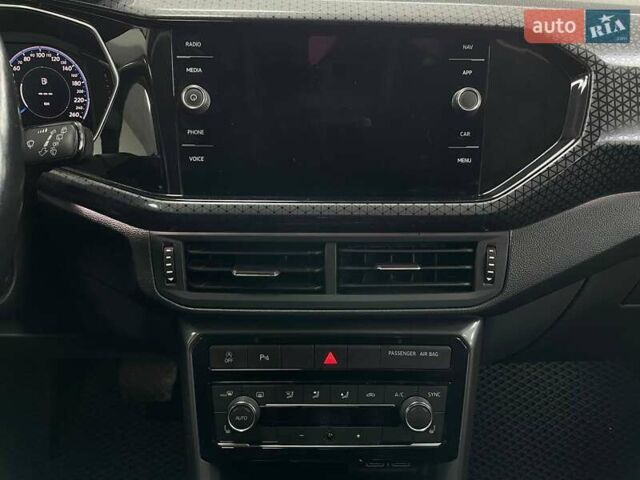 Синий Фольксваген T-Cross, объемом двигателя 1.6 л и пробегом 135 тыс. км за 19990 $, фото 29 на Automoto.ua