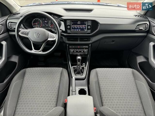 Синий Фольксваген T-Cross, объемом двигателя 1 л и пробегом 35 тыс. км за 19300 $, фото 21 на Automoto.ua