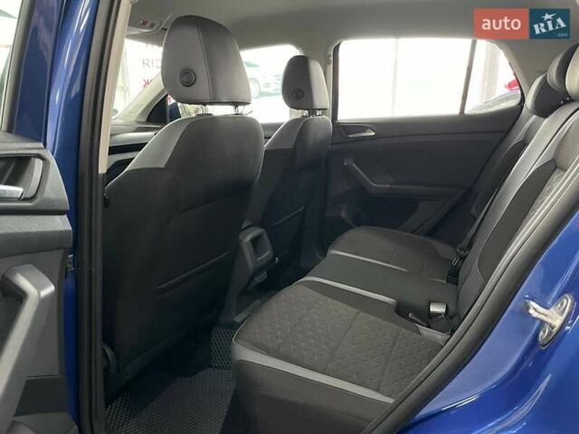 Синий Фольксваген T-Cross, объемом двигателя 1.6 л и пробегом 135 тыс. км за 19990 $, фото 43 на Automoto.ua