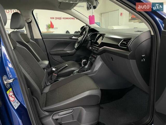 Синий Фольксваген T-Cross, объемом двигателя 1.6 л и пробегом 135 тыс. км за 19990 $, фото 39 на Automoto.ua