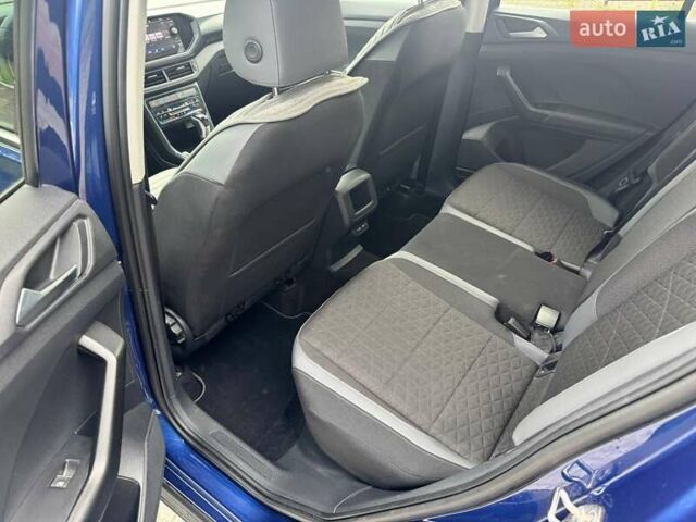 Синій Фольксваген T-Cross, об'ємом двигуна 1 л та пробігом 73 тис. км за 18777 $, фото 12 на Automoto.ua