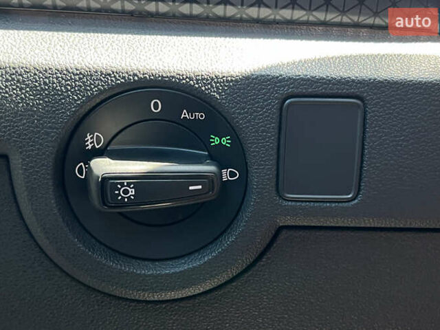 Синій Фольксваген T-Cross, об'ємом двигуна 1 л та пробігом 73 тис. км за 19700 $, фото 20 на Automoto.ua