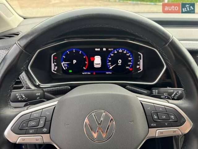 Синій Фольксваген T-Cross, об'ємом двигуна 1 л та пробігом 73 тис. км за 18777 $, фото 16 на Automoto.ua