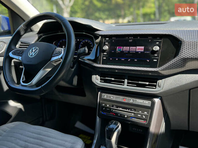 Синій Фольксваген T-Cross, об'ємом двигуна 1 л та пробігом 73 тис. км за 19700 $, фото 12 на Automoto.ua