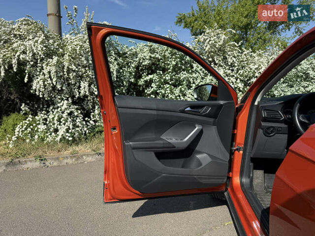Помаранчевий Фольксваген T-Cross, об'ємом двигуна 1 л та пробігом 79 тис. км за 18500 $, фото 27 на Automoto.ua