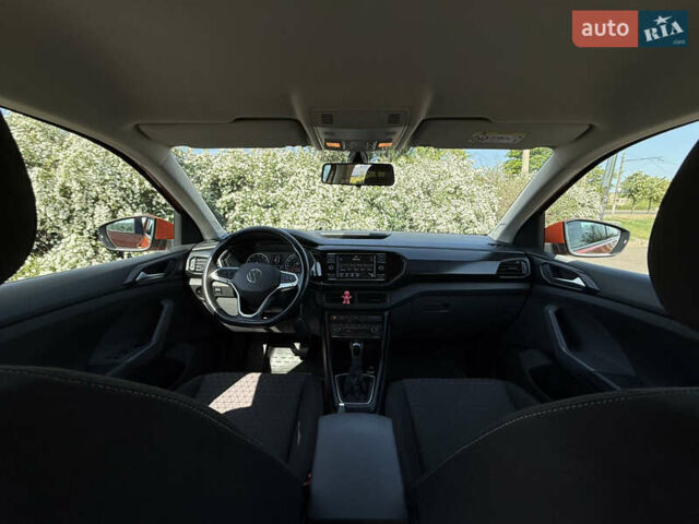 Помаранчевий Фольксваген T-Cross, об'ємом двигуна 1 л та пробігом 79 тис. км за 18500 $, фото 34 на Automoto.ua