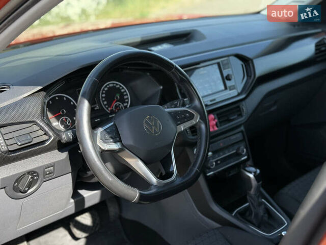 Помаранчевий Фольксваген T-Cross, об'ємом двигуна 1 л та пробігом 79 тис. км за 18500 $, фото 31 на Automoto.ua