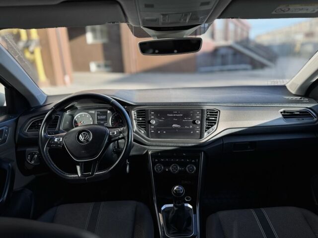 Білий Фольксваген Ті-Рок, об'ємом двигуна 1.5 л та пробігом 180 тис. км за 16600 $, фото 3 на Automoto.ua