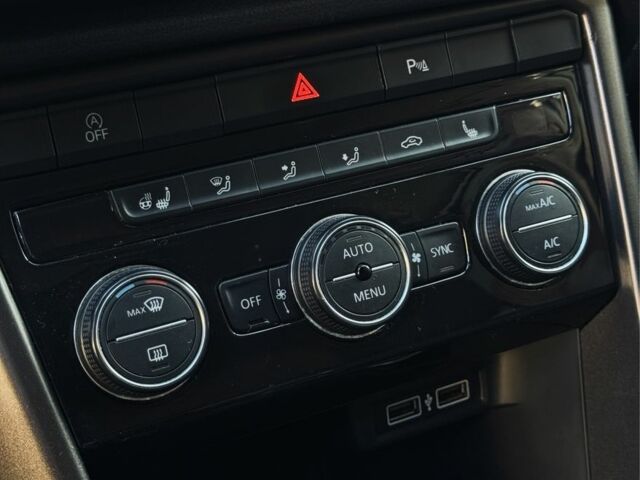 Білий Фольксваген Ті-Рок, об'ємом двигуна 1.5 л та пробігом 180 тис. км за 16600 $, фото 8 на Automoto.ua