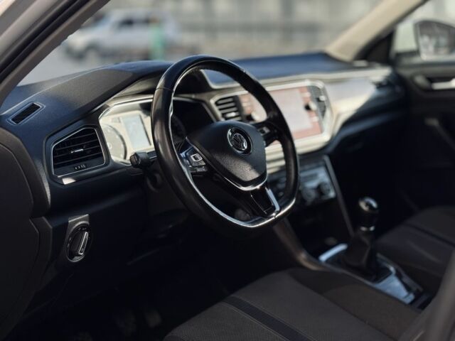 Білий Фольксваген Ті-Рок, об'ємом двигуна 1.5 л та пробігом 180 тис. км за 16600 $, фото 1 на Automoto.ua