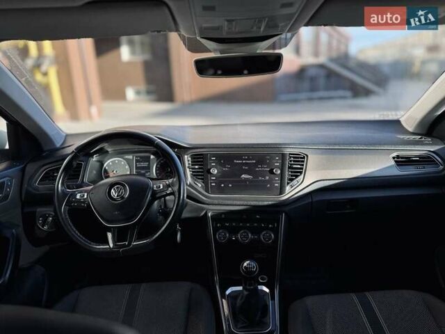 Белый Фольксваген Ти-Рок, объемом двигателя 1.5 л и пробегом 180 тыс. км за 16600 $, фото 1 на Automoto.ua