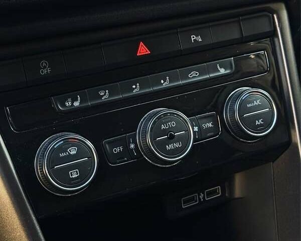 Белый Фольксваген Ти-Рок, объемом двигателя 1.5 л и пробегом 180 тыс. км за 16600 $, фото 6 на Automoto.ua