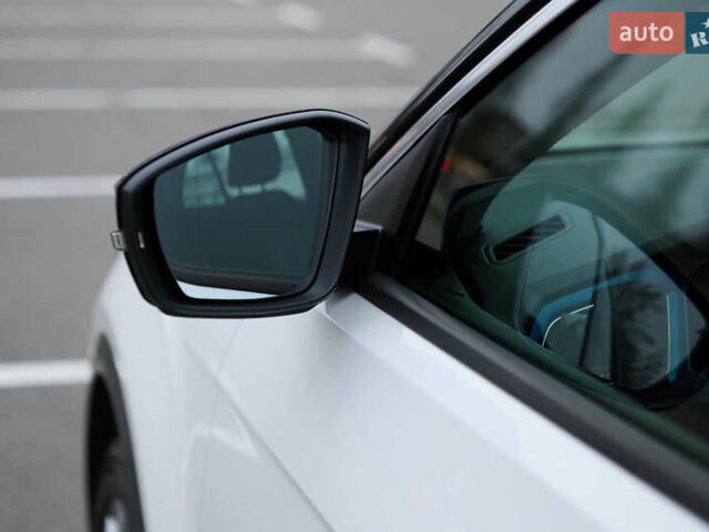 Белый Фольксваген Ти-Рок, объемом двигателя 1.97 л и пробегом 159 тыс. км за 23000 $, фото 15 на Automoto.ua