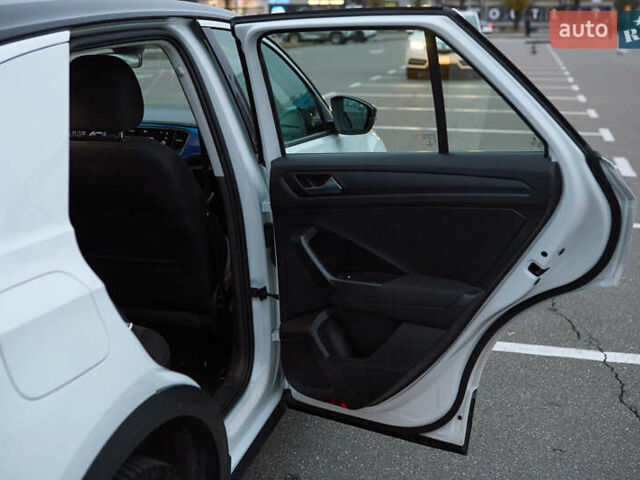 Белый Фольксваген Ти-Рок, объемом двигателя 1.97 л и пробегом 159 тыс. км за 23000 $, фото 22 на Automoto.ua