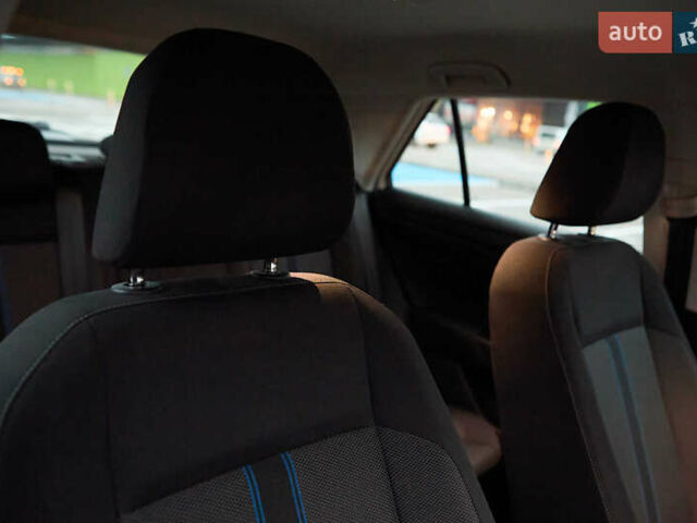 Белый Фольксваген Ти-Рок, объемом двигателя 1.97 л и пробегом 159 тыс. км за 23000 $, фото 44 на Automoto.ua