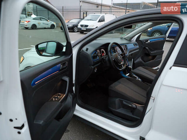 Белый Фольксваген Ти-Рок, объемом двигателя 1.97 л и пробегом 159 тыс. км за 23000 $, фото 24 на Automoto.ua