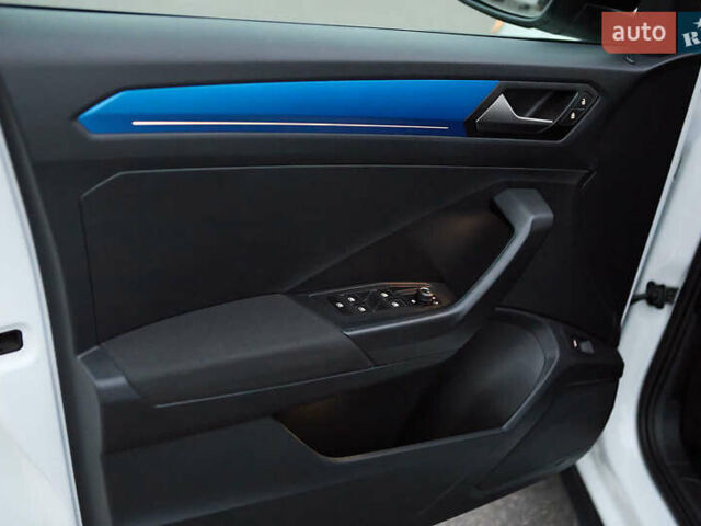 Белый Фольксваген Ти-Рок, объемом двигателя 1.97 л и пробегом 159 тыс. км за 23000 $, фото 34 на Automoto.ua