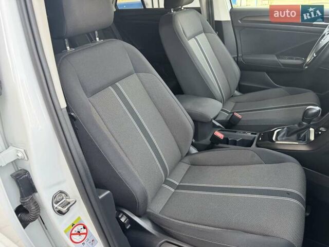 Белый Фольксваген Ти-Рок, объемом двигателя 1.5 л и пробегом 169 тыс. км за 19900 $, фото 30 на Automoto.ua