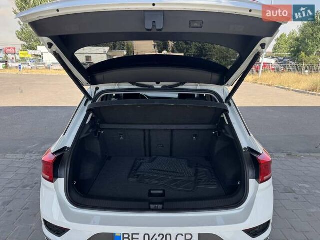 Белый Фольксваген Ти-Рок, объемом двигателя 1.5 л и пробегом 169 тыс. км за 19900 $, фото 33 на Automoto.ua