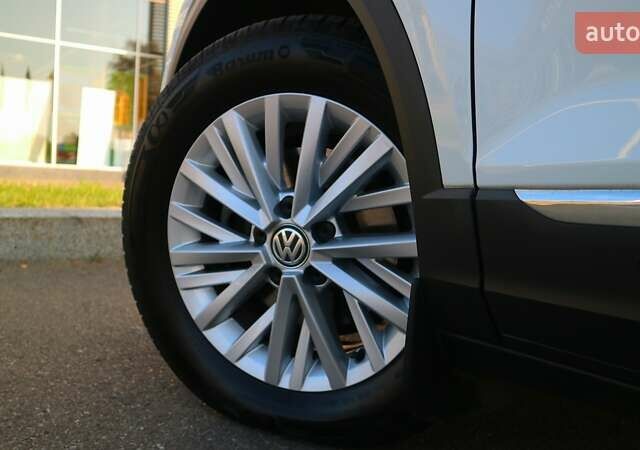 Белый Фольксваген Ти-Рок, объемом двигателя 1.5 л и пробегом 119 тыс. км за 20699 $, фото 20 на Automoto.ua