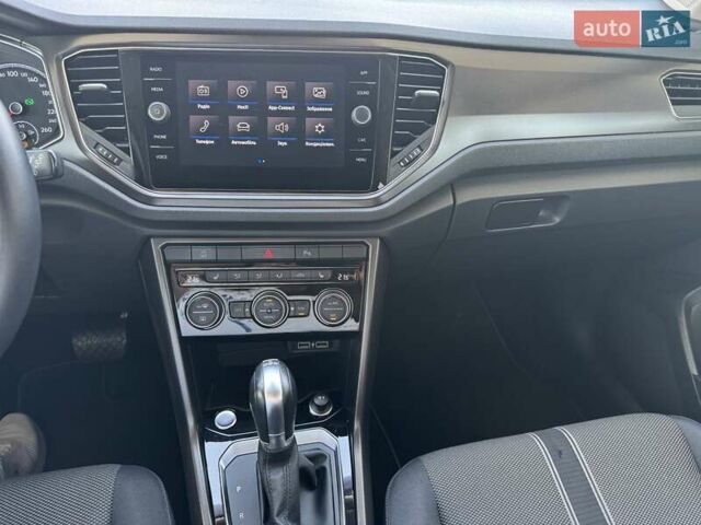 Белый Фольксваген Ти-Рок, объемом двигателя 1.5 л и пробегом 169 тыс. км за 19900 $, фото 23 на Automoto.ua