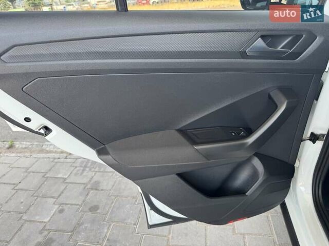 Белый Фольксваген Ти-Рок, объемом двигателя 1.5 л и пробегом 169 тыс. км за 19900 $, фото 26 на Automoto.ua