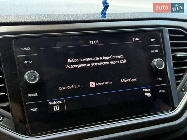 Белый Фольксваген Ти-Рок, объемом двигателя 1.5 л и пробегом 101 тыс. км за 21000 $, фото 45 на Automoto.ua