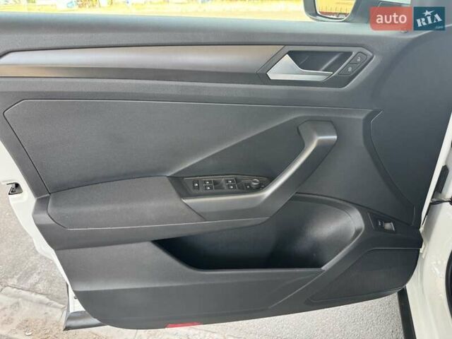 Белый Фольксваген Ти-Рок, объемом двигателя 1.5 л и пробегом 169 тыс. км за 19900 $, фото 25 на Automoto.ua