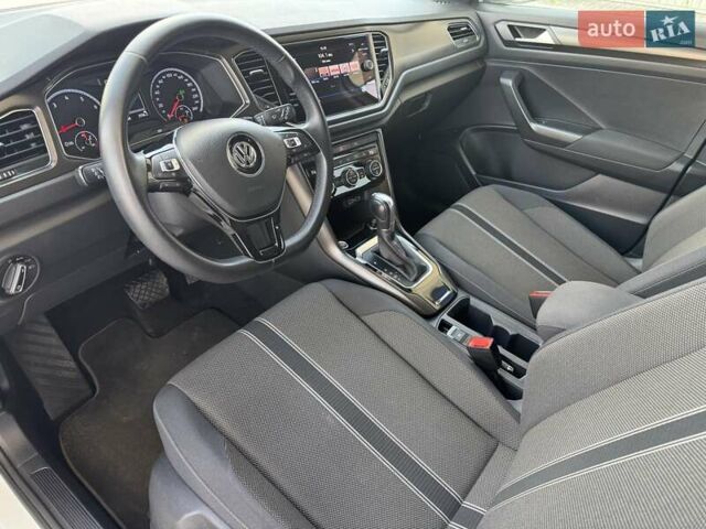 Белый Фольксваген Ти-Рок, объемом двигателя 1.5 л и пробегом 169 тыс. км за 19900 $, фото 17 на Automoto.ua