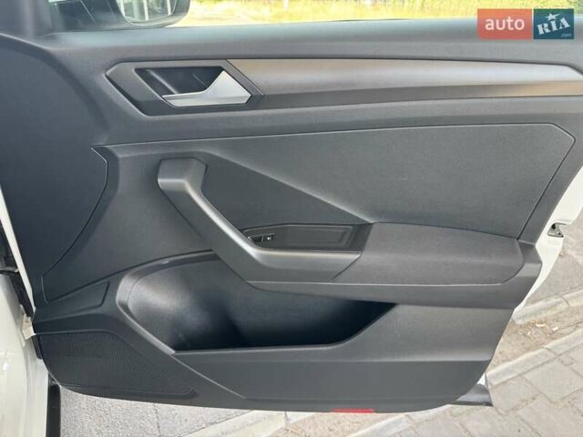 Белый Фольксваген Ти-Рок, объемом двигателя 1.5 л и пробегом 169 тыс. км за 19900 $, фото 29 на Automoto.ua