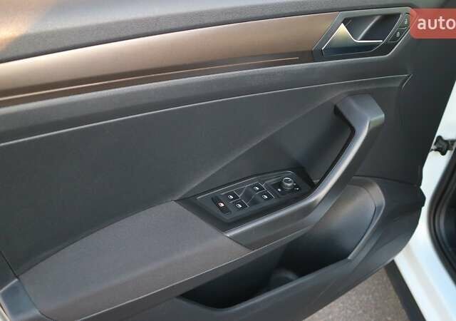 Белый Фольксваген Ти-Рок, объемом двигателя 1.5 л и пробегом 119 тыс. км за 20699 $, фото 18 на Automoto.ua