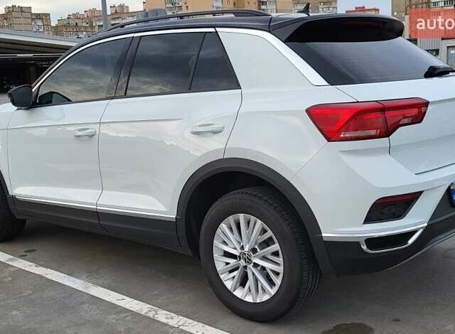 Фольксваген Ти-Рок 2020 в Киеве на Automoto.ua Белый Фольксваген Ти-Рок, объемом двигателя 1.5 л и пробегом 31 тыс. км за 25000 $, фото 4 на Automoto.ua
