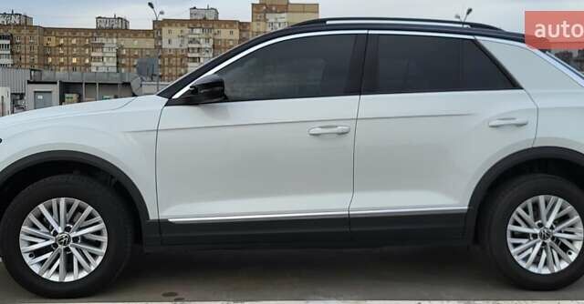 Фольксваген Ти-Рок 2020 в Киеве на Automoto.ua Белый Фольксваген Ти-Рок, объемом двигателя 1.5 л и пробегом 31 тыс. км за 25000 $, фото 7 на Automoto.ua