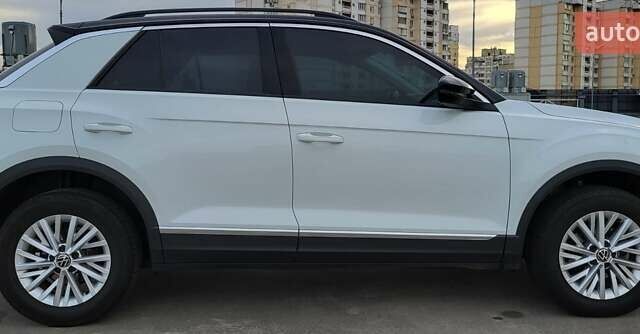 Фольксваген Ти-Рок 2020 в Киеве на Automoto.ua Белый Фольксваген Ти-Рок, объемом двигателя 1.5 л и пробегом 31 тыс. км за 25000 $, фото 6 на Automoto.ua