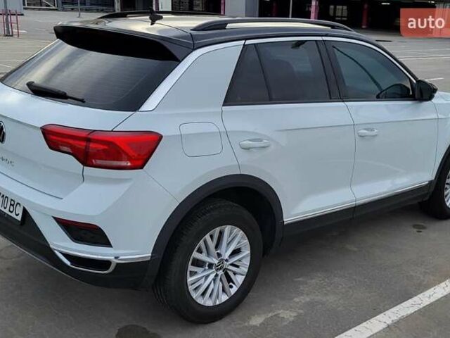 Фольксваген Ти-Рок 2020 в Киеве на Automoto.ua Белый Фольксваген Ти-Рок, объемом двигателя 1.5 л и пробегом 31 тыс. км за 25000 $, фото 3 на Automoto.ua