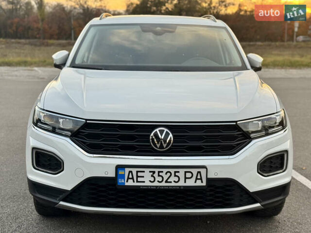 Белый Фольксваген Ти-Рок, объемом двигателя 1.5 л и пробегом 65 тыс. км за 23500 $, фото 1 на Automoto.ua