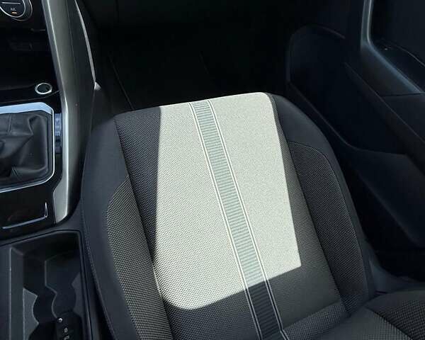 Белый Фольксваген Ти-Рок, объемом двигателя 1.5 л и пробегом 22 тыс. км за 25600 $, фото 3 на Automoto.ua