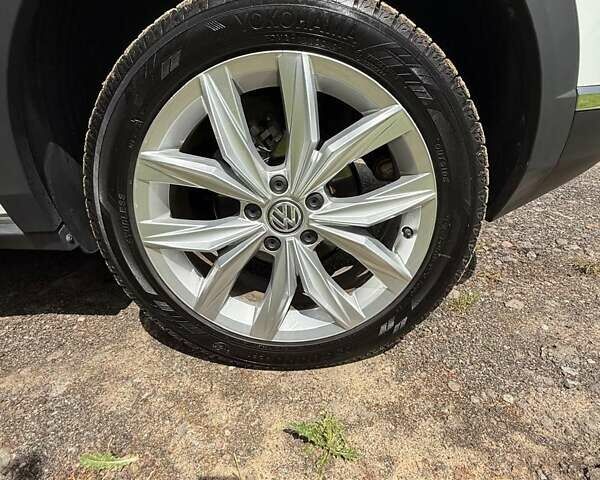 Белый Фольксваген Ти-Рок, объемом двигателя 1.5 л и пробегом 22 тыс. км за 25600 $, фото 18 на Automoto.ua