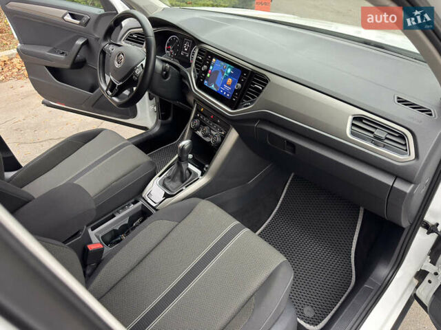 Білий Фольксваген Ті-Рок, об'ємом двигуна 1.5 л та пробігом 65 тис. км за 22999 $, фото 40 на Automoto.ua