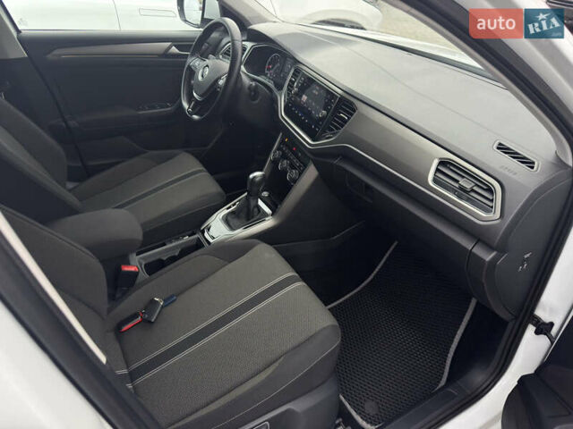 Белый Фольксваген Ти-Рок, объемом двигателя 1.5 л и пробегом 65 тыс. км за 23500 $, фото 29 на Automoto.ua