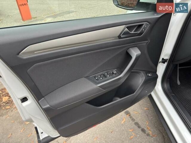 Білий Фольксваген Ті-Рок, об'ємом двигуна 1.5 л та пробігом 65 тис. км за 22999 $, фото 14 на Automoto.ua