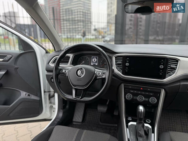 Белый Фольксваген Ти-Рок, объемом двигателя 1.5 л и пробегом 62 тыс. км за 19999 $, фото 17 на Automoto.ua